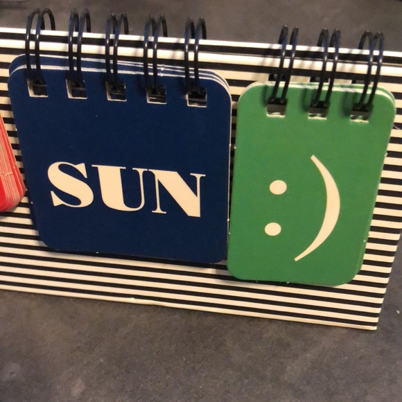 Daily Flip Chart Calendar ⭕️2 for $15⭕️ - Picture 8 of 8